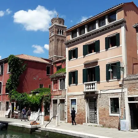 Cafoscari Apartman *